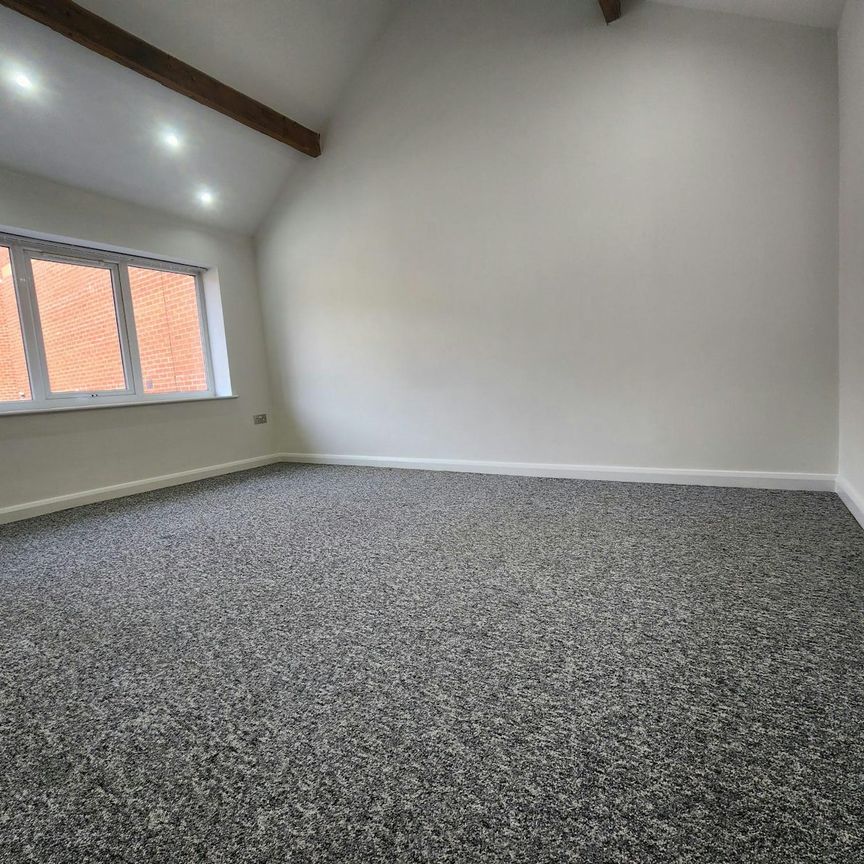 Flat to rent on - Photo 1