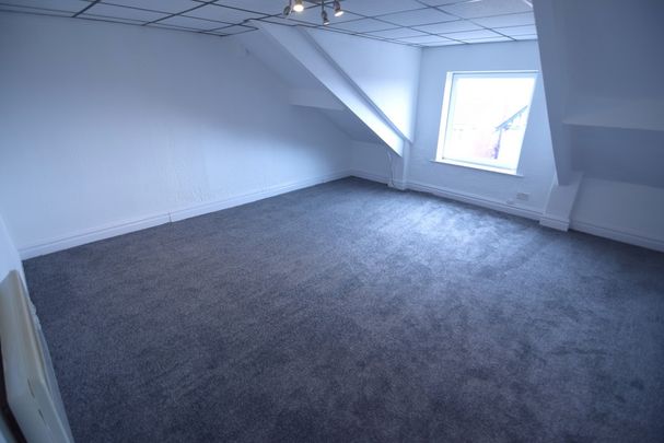 To Let 1 Bed Flat - Photo 1