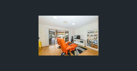 CANAL LIVING AT ITS BEST – PACIFIC HARBOUR, BANKSIA BEACH - Photo 3