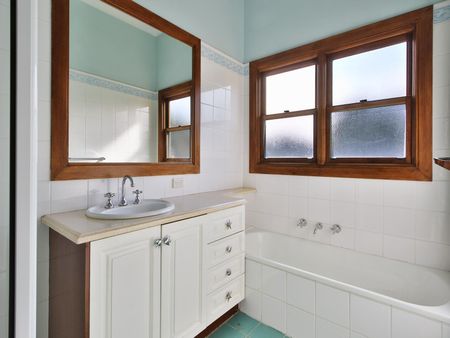 2 Lockwood Street, Bentleigh VIC 3204 - House For Rent | Domain - Photo 5