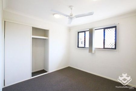 A 3 bedroom stand alone townhouse with double LU garage in sought after Corinda - Photo 4