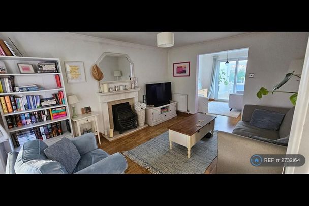 4 bedroom detached house to rent - Photo 1