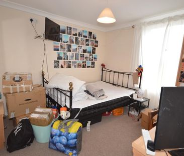 5 bedroom semi-detached house to rent - Photo 4