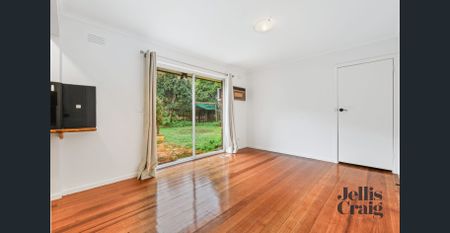 Updated 3 Bedroom Family Home! - Photo 5