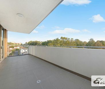 Modern Apartment with View - Photo 4