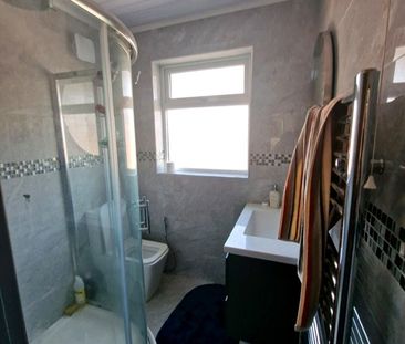 Room in a Shared House, Langhorn Road, SO16 - Photo 5