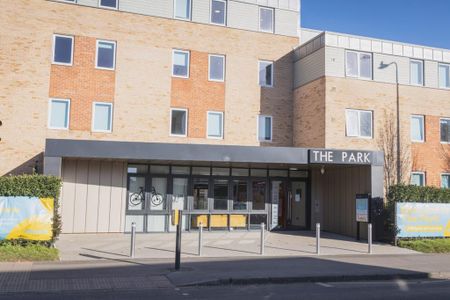 1 bedroom in a flat share to rent - Photo 5