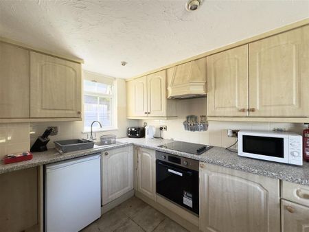 2 bedroom terraced house to rent - Photo 4