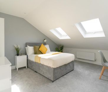 Stansted #70 - Photo 4