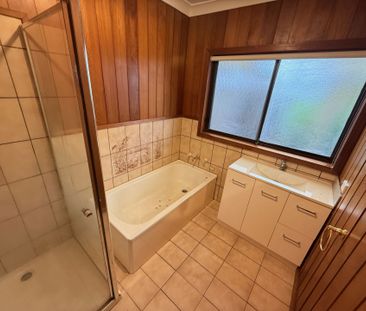 Delightful 3 Bedroom Home - Photo 5