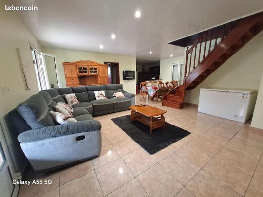 Location Maison 5 pièces 121m² ST BENOIT 97470 - Photo 1