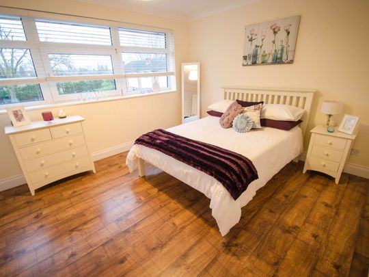 Double Room | 7min walk to Town & Station - Photo 1