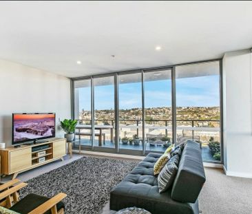 Spacious Apartment in the Heart of Newcastle West - Photo 2