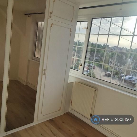 4 bedroom semi-detached house to rent - Photo 1