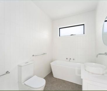 Spacious Family Home in Quiet Court Location - Photo 6