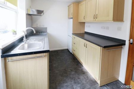 2 bedroom semi-detached bungalow to rent - Photo 4