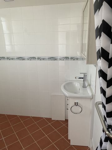 Modern, Accessible 3- Bedroom Home Minutes from the Water - Photo 5