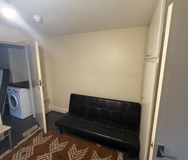 Studio Flat, Portland Road, SE25 - Photo 1