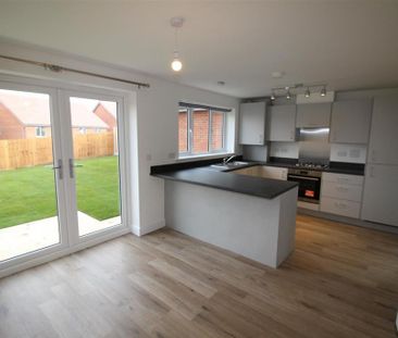 3 bedroom semi-detached house to rent - Photo 2