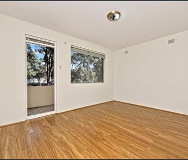 Privacy and Convenience in The Heart of Marrickville - Photo 2