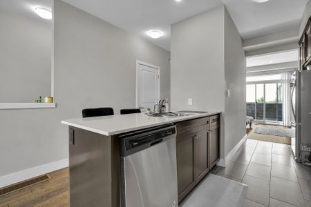 For Lease - 1960 Dalmagarry Road Unit# 212, London North, Ontario - Photo 3