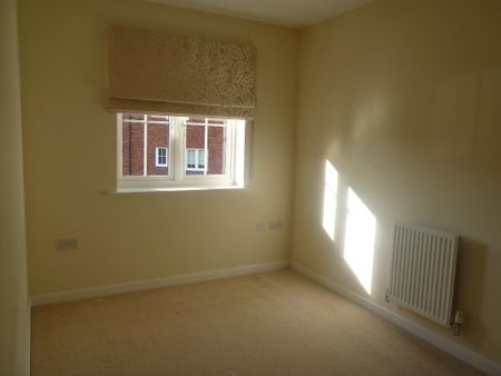 3 bedroom semi-detached house to rent - Photo 2