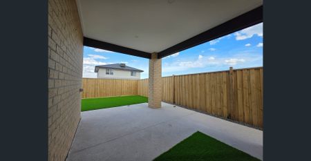 Stunning Family Home in Mambourin! - Photo 2