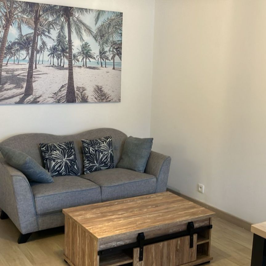 Location Appartement 3 pièces 63m² ST DENIS 97400 - Photo 1