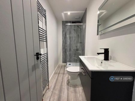 4 bedroom terraced house to rent - Photo 3