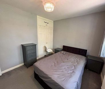 4 bedroom detached house to rent - Photo 4