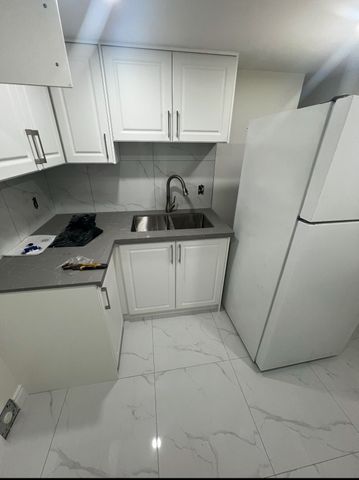 For Lease - 5 Caddy Drive, Toronto, Ontario - Photo 3