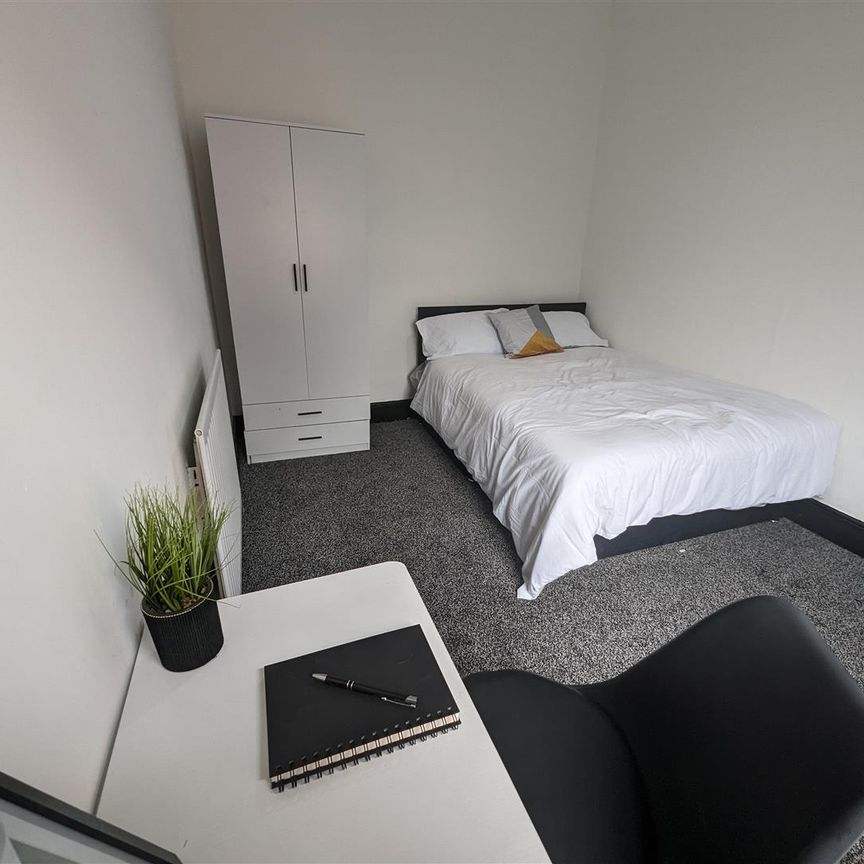 1 Beds - House share - - Photo 1