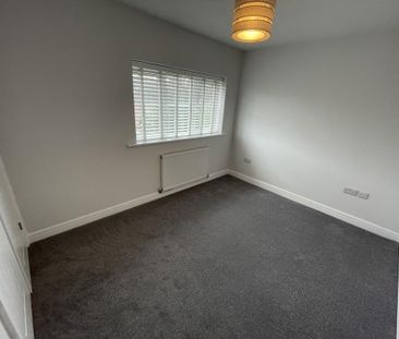 3 bedroom mews to rent - Photo 2