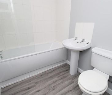 2 bedroom ground floor flat to rent - Photo 5