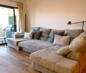 Middle Floor Apartment in Benahavís - Photo 5