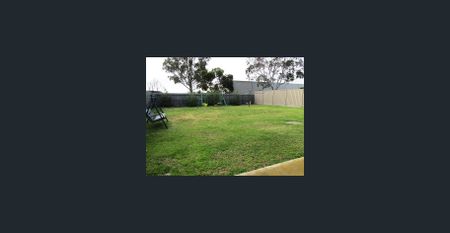 FAMILY HOME WITH LARGE YARD - Photo 4
