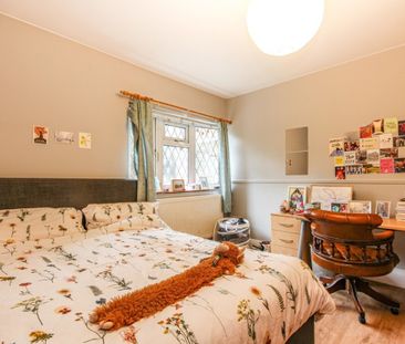 5 bed Semi-Detached House for Rent - Photo 6