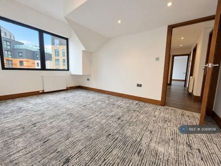 3 bedroom flat to rent - Photo 3