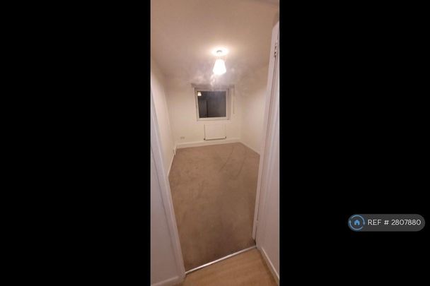 1 bedroom in a flat share to rent - Photo 1