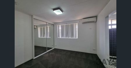 FLEXIBLE FAMILY LIVING! - Photo 2