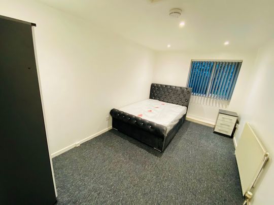 Room in a Shared House, Daley Close, B1 - Photo 1