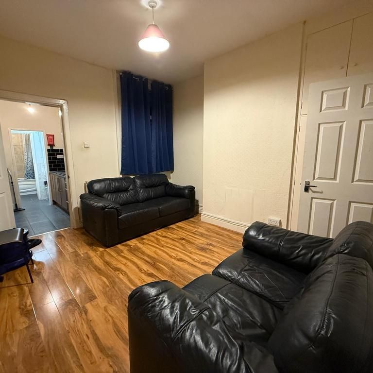 4 bedroom terraced house to rent - Photo 1