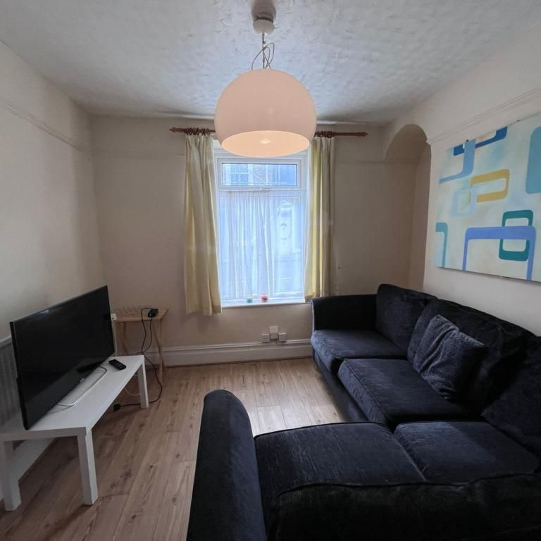 2 bedroom terraced house to rent - Photo 1