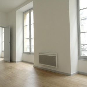 Location Appartement 1 pièce 24m² BORDEAUX 33000 - Photo 2