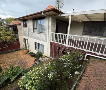 Spacious St Heliers 3-Bedroom, 2-Bathroom Home with Double Garage &... - Photo 1