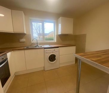 2 bedroom end of terrace house to rent - Photo 4