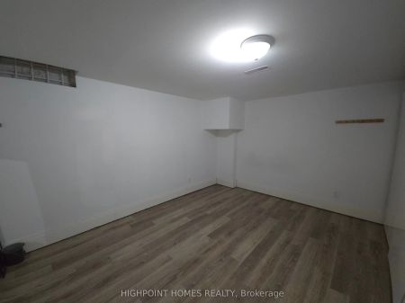 7 Karen Ann Crescent #Lower - Photo 4