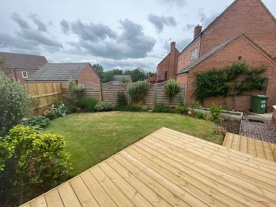 4 bedroom semi-detached house to rent - Photo 1