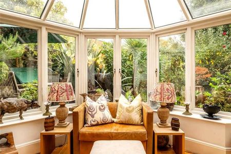 Brewster Gardens, London, W10 - Photo 3