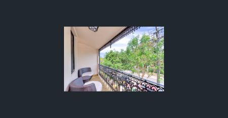 Stunning Family Home - Photo 4